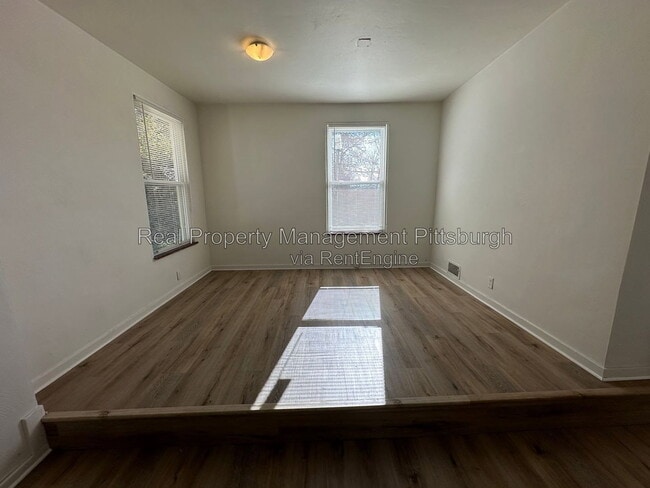 Building Photo - 208 Rolfe St