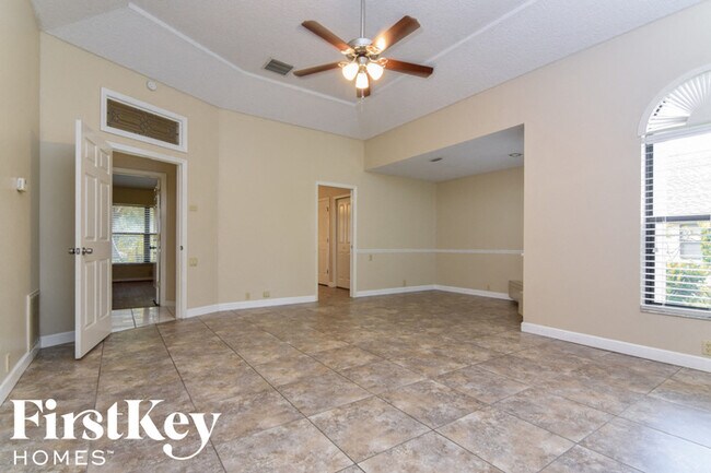 Building Photo - 2816 Pine Club Dr