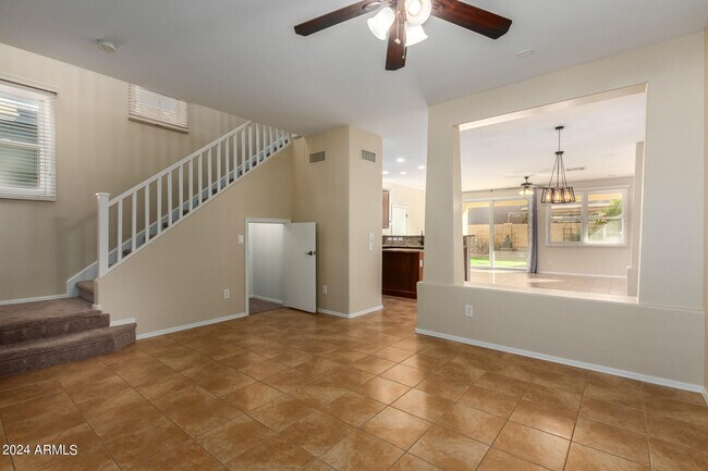 Building Photo - 2343 E Sunland Ave