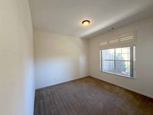 Foto del edificio - Spanish Springs 5bed/3bath - Move in Speci...