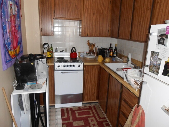 Building Photo - Best Kept Secret! Great Price On This Wond...