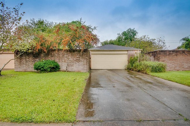 Building Photo - 9302 Beringwood Dr