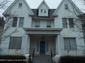 Building Photo - 622 S Main Ave