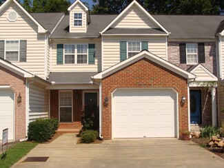 Building Photo - 426 Village Pl