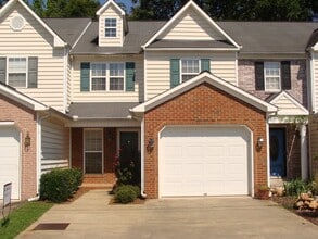 Building Photo - 426 Village Pl