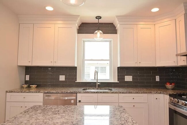 Building Photo - 142 Trapelo Rd