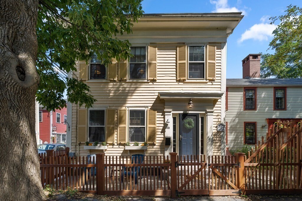Primary Photo - 105 Derby St