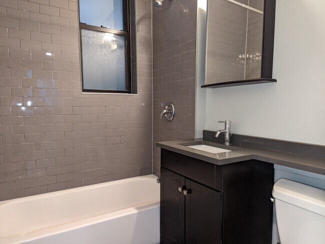 Foto del edificio - 4419 N Wolcott Ave