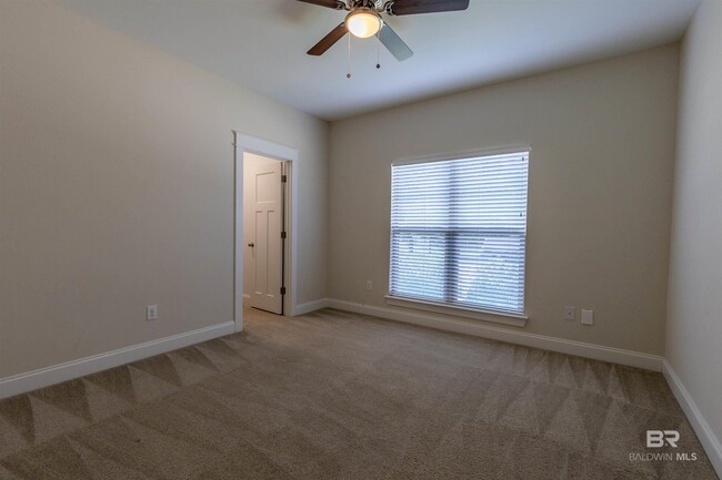 Building Photo - 412 Scarlett Ave