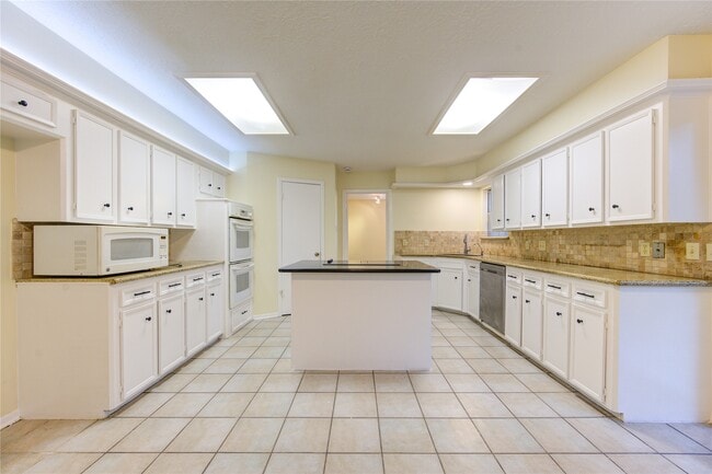 Building Photo - 12810 Chaseland Ln