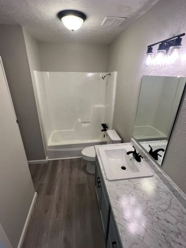 Foto del edificio - 1310 Old Manor Rd