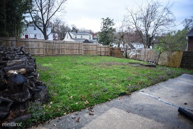 Foto del edificio - 3 br, 3 bath House - 5019 56th Ave