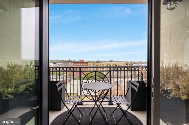 Foto del edificio - 4915 Hampden Ln