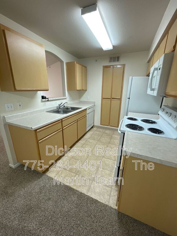 Foto del edificio - 6850 Sharlands Ave.