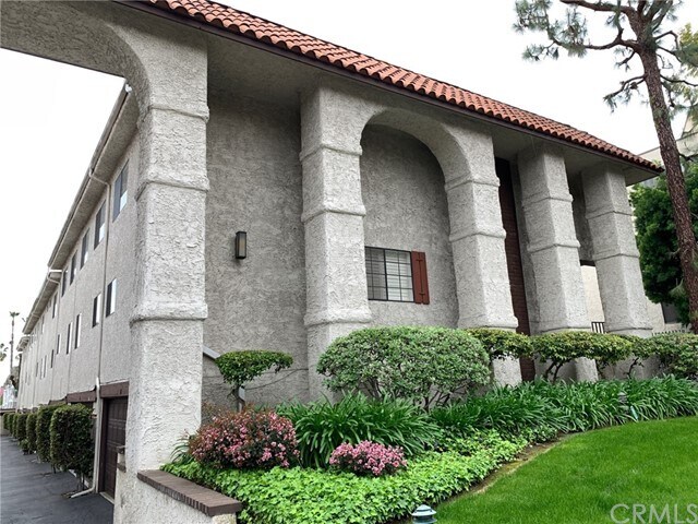 Primary Photo - 2450 E Del Mar Blvd