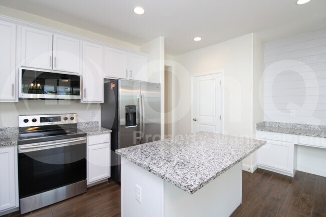 Building Photo - 624 E Vail Ln