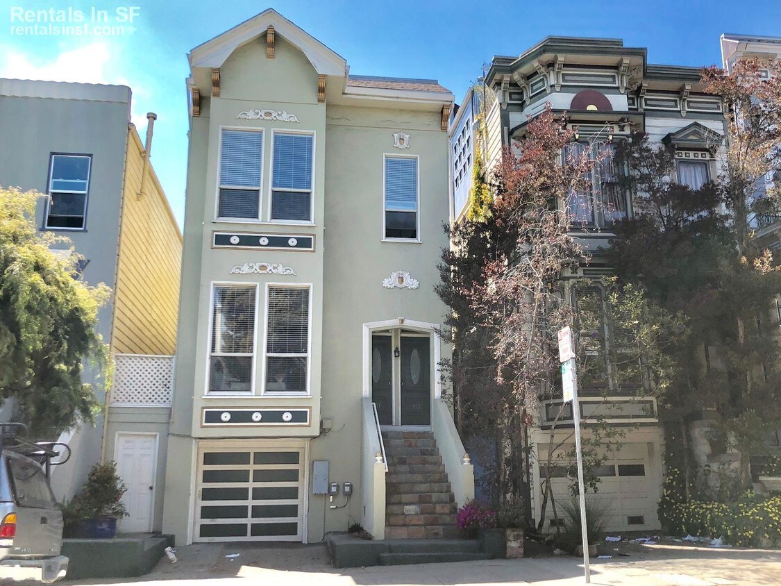 Primary Photo - Spectacular 1 Br/ 1 bath w/ Laundry