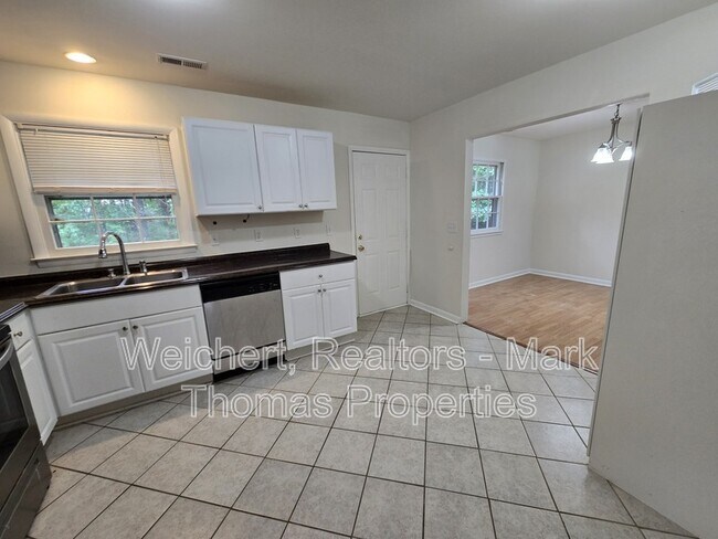 Building Photo - 119 Monterey Ln