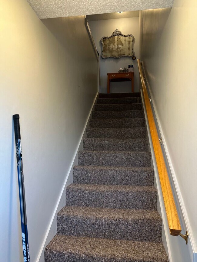 Foto del edificio - Sunny 2BR Condo in Knightville