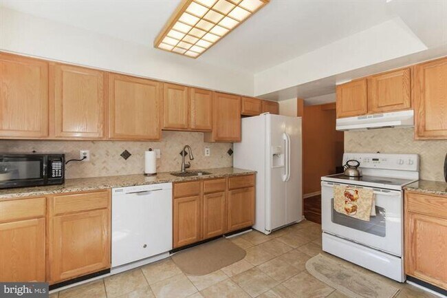 Foto del edificio - 4916 Van Masdag Ct