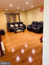 Building Photo - 2 Halstead Pl