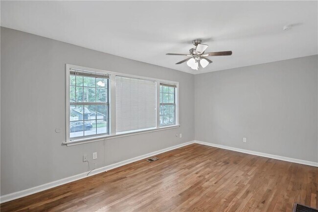Foto del edificio - 1877 Sumter St NW