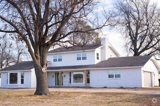 Building Photo - 2908 N Santa Fe Ave