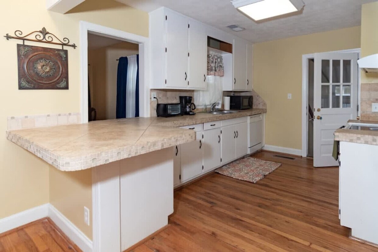 Primary Photo - 4629 Rosemont Dr