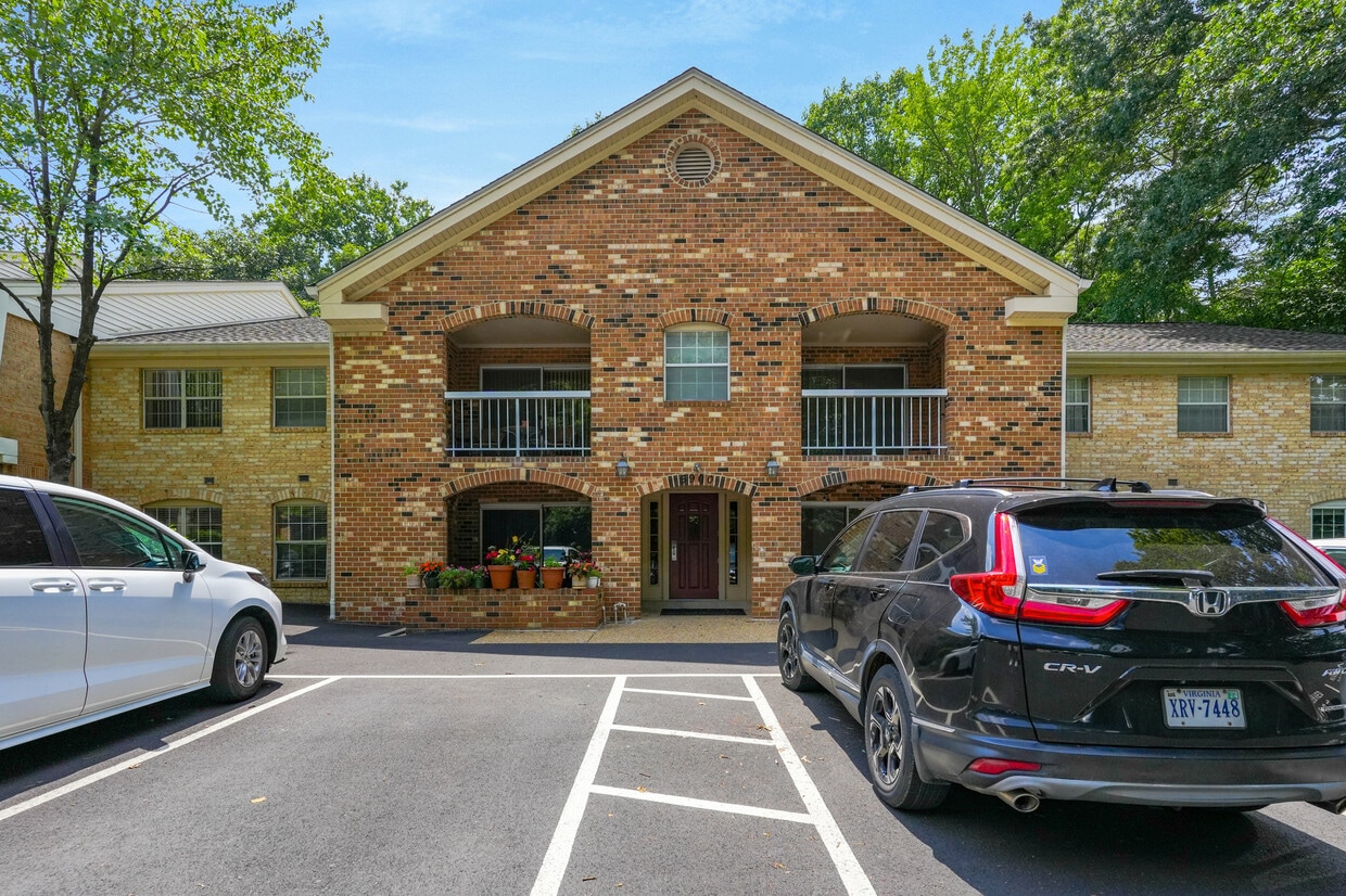 5900 Cove Landing Rd Unit 204, Burke, VA 22015 Condo for Rent in