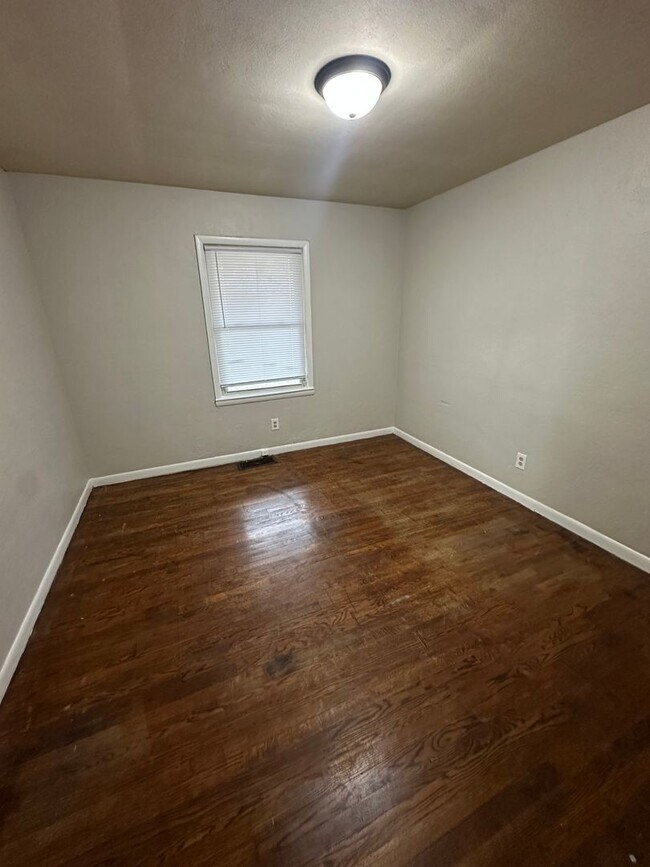 Foto del edificio - 2 Bedroom 1 Bathroom Duplex