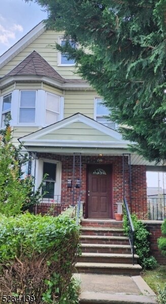 Primary Photo - 246 Vine St