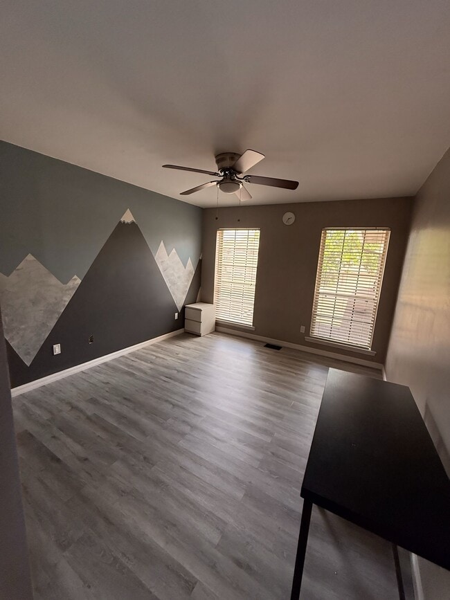 Upstairs bedroom/office - 1159 Fromage Cir W