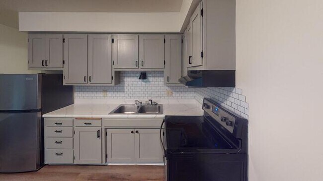 Foto del edificio - 229 S Grove St