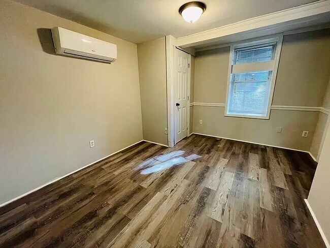 Foto del edificio - Room in Duplex on Heathcliff St