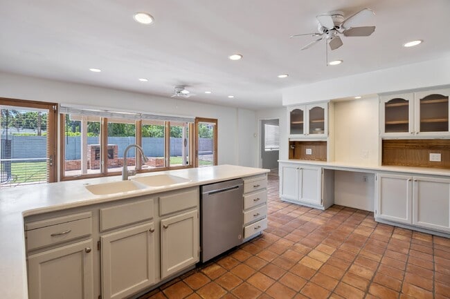 Foto del edificio - Arcadia Proper Rental now available!