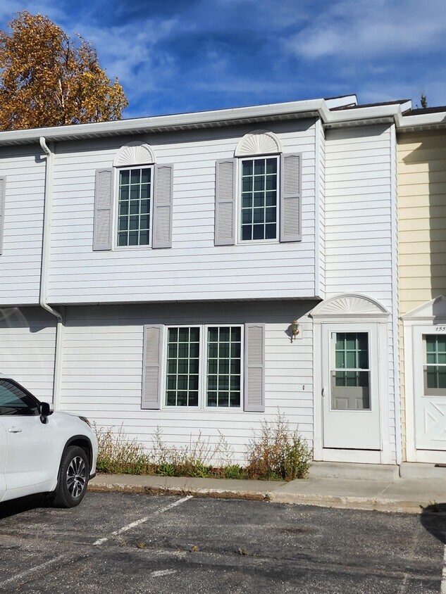 1557 Gillam Way, Fairbanks, AK 99701 Townhome Rentals in Fairbanks AK