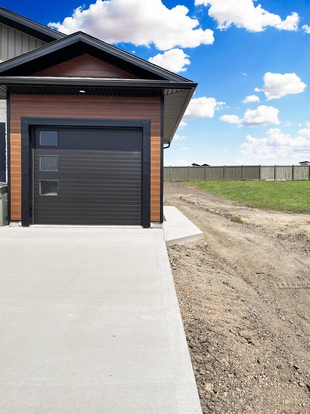 Primary Photo - 10522-105131 131 Ave