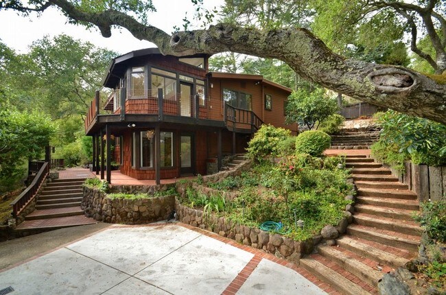 Foto del edificio - Serene Craftsman Home with Mt Tam Views