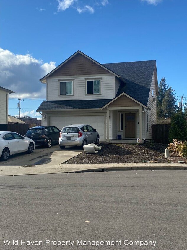 3 br, 2.5 bath House 1011 SE Millwright Ave House Rental in