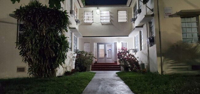 Foto del edificio - 680 SW 7th Ave