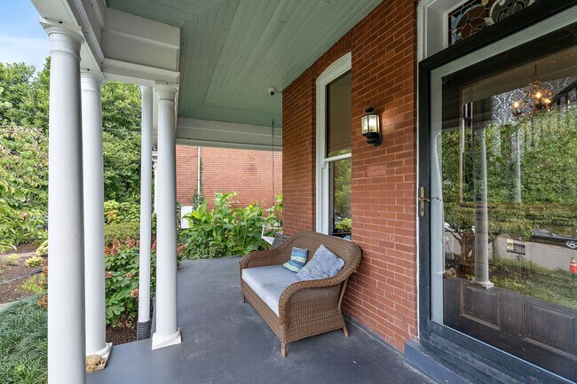 Building Photo - Historic, Breathtaking Victorian on idylli...