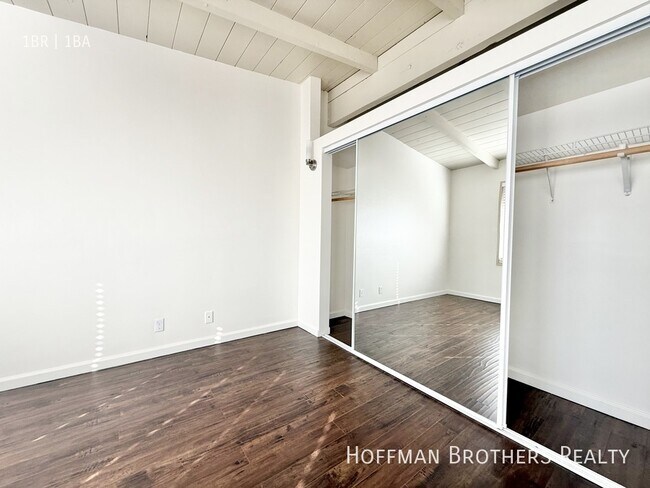 Building Photo - 1820 N La Brea Ave