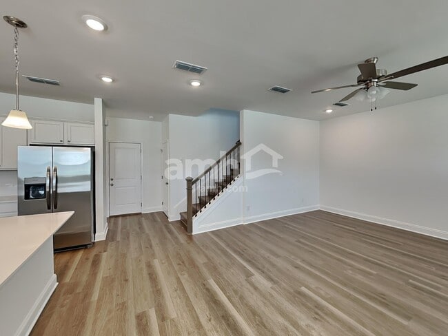 Building Photo - 210 Argea Dr