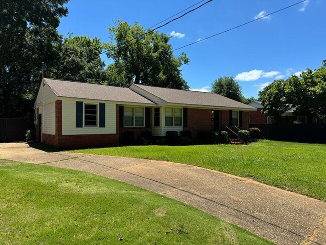 Building Photo - BRICK & BEAUTIFUL! 3 Bedroom MOVE IN READY