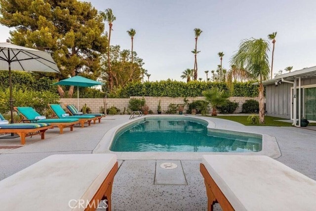 Foto del edificio - 980 N Biskra Rd