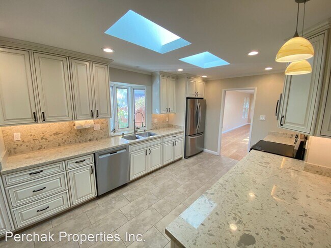Building Photo - 3 br, 2 bath House - 330 Pickering Place