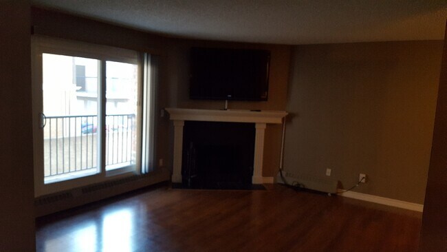 Photo du bâtiment - 2 Bed 1 Bath Unit in Calgary, AB