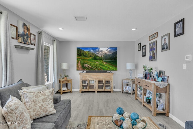 Building Photo - 9913 Album Ave