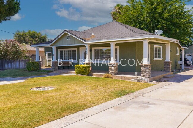 Foto del edificio - Charming 3-Bedroom Haven with 2 Full Baths...
