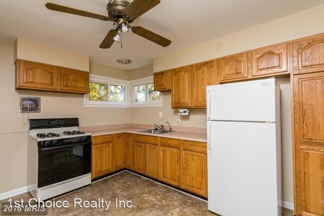 Building Photo - 3 br, 2 bath Apartment - 521 Kent Circle